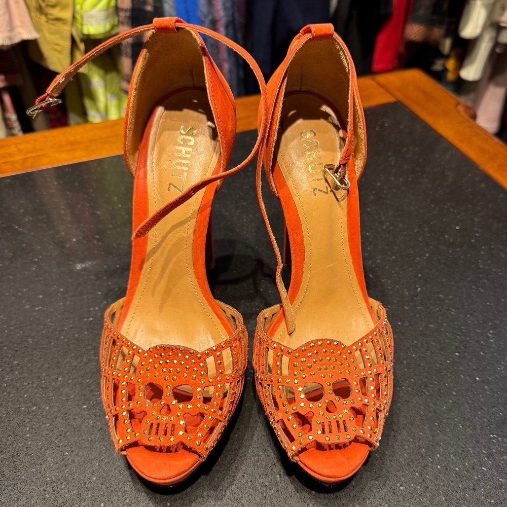 Schutz Sandalia Salto Alto Lollipop with Studded Skulls